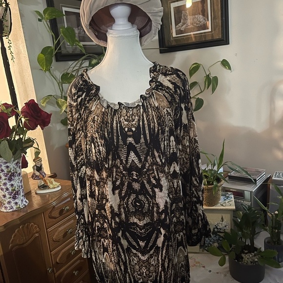 Worthington Size 2X Animal Print Blouse with front tie and gathered edge - Picture 4 of 9